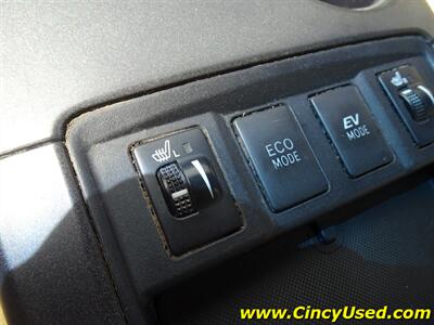 2017 Toyota Camry Hybrid XLE - Photo 19 - Cincinnati, OH 45255