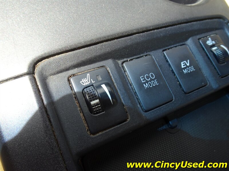 2017 Toyota Camry Hybrid XLE - Photo 19 - Cincinnati, OH 45255