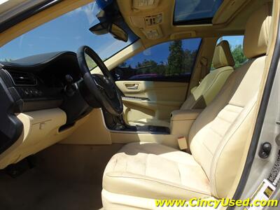 2017 Toyota Camry Hybrid XLE - Photo 9 - Cincinnati, OH 45255