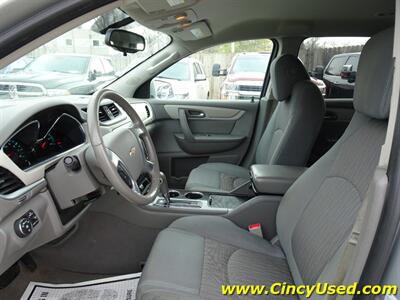 2017 Chevrolet Traverse LT   - Photo 18 - Cincinnati, OH 45255