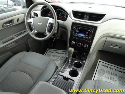 2017 Chevrolet Traverse LT   - Photo 24 - Cincinnati, OH 45255