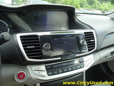 2013 Honda Accord EX-L w/Navi   - Photo 19 - Cincinnati, OH 45255