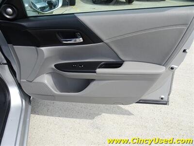 2013 Honda Accord EX-L w/Navi   - Photo 32 - Cincinnati, OH 45255