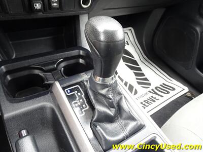 2018 Toyota Tacoma SR5 V6   - Photo 18 - Cincinnati, OH 45255