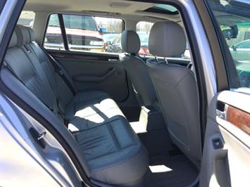 2002 BMW 3 Series 325xi   - Photo 9 - Cincinnati, OH 45255