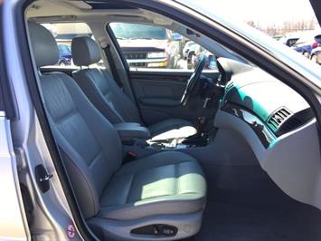 2002 BMW 3 Series 325xi   - Photo 8 - Cincinnati, OH 45255