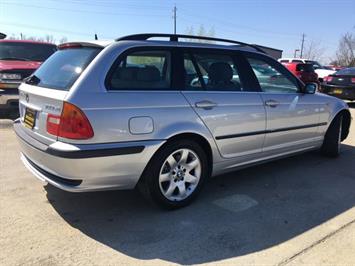 2002 BMW 3 Series 325xi   - Photo 12 - Cincinnati, OH 45255