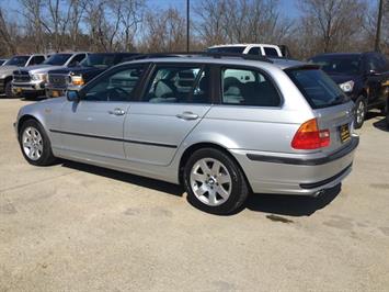 2002 BMW 3 Series 325xi   - Photo 4 - Cincinnati, OH 45255
