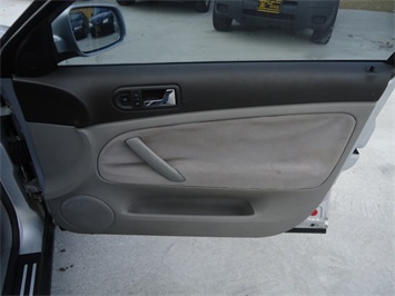 2002 Volkswagen Passat GLS   - Photo 21 - Cincinnati, OH 45255