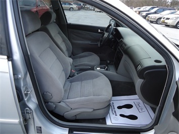 2002 Volkswagen Passat GLS   - Photo 8 - Cincinnati, OH 45255