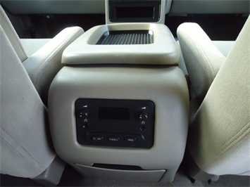 2005 Chevrolet Suburban 1500 LT   - Photo 17 - Cincinnati, OH 45255