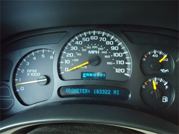 2005 Chevrolet Suburban 1500 LT   - Photo 20 - Cincinnati, OH 45255