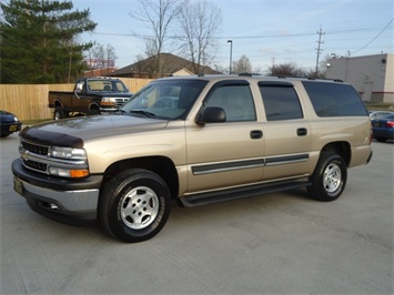 2005 Chevrolet Suburban 1500 LT   - Photo 3 - Cincinnati, OH 45255