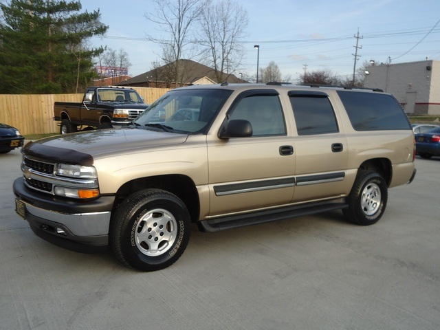 2005 Chevrolet Suburban 1500 LT   - Photo 3 - Cincinnati, OH 45255