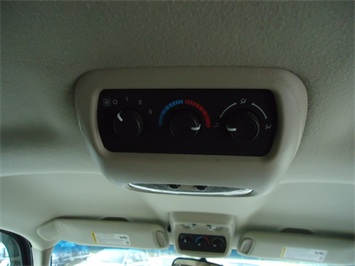 2005 Chevrolet Suburban 1500 LT   - Photo 16 - Cincinnati, OH 45255