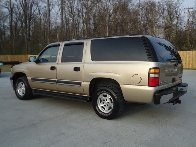 2005 Chevrolet Suburban 1500 LT   - Photo 4 - Cincinnati, OH 45255