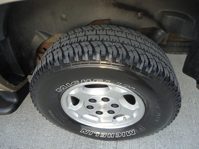 2005 Chevrolet Suburban 1500 LT   - Photo 29 - Cincinnati, OH 45255