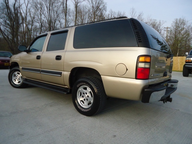 2005 Chevrolet Suburban 1500 LT   - Photo 12 - Cincinnati, OH 45255