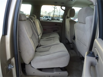2005 Chevrolet Suburban 1500 LT   - Photo 8 - Cincinnati, OH 45255