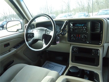 2005 Chevrolet Suburban 1500 LT   - Photo 14 - Cincinnati, OH 45255