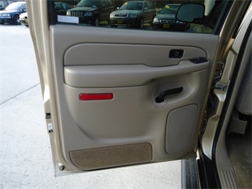 2005 Chevrolet Suburban 1500 LT   - Photo 24 - Cincinnati, OH 45255