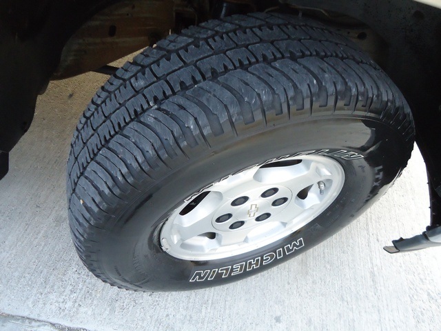 2005 Chevrolet Suburban 1500 LT   - Photo 27 - Cincinnati, OH 45255