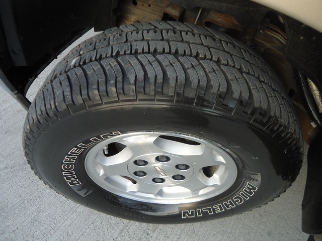 2005 Chevrolet Suburban 1500 LT   - Photo 30 - Cincinnati, OH 45255