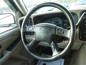 2005 Chevrolet Suburban 1500 LT   - Photo 21 - Cincinnati, OH 45255