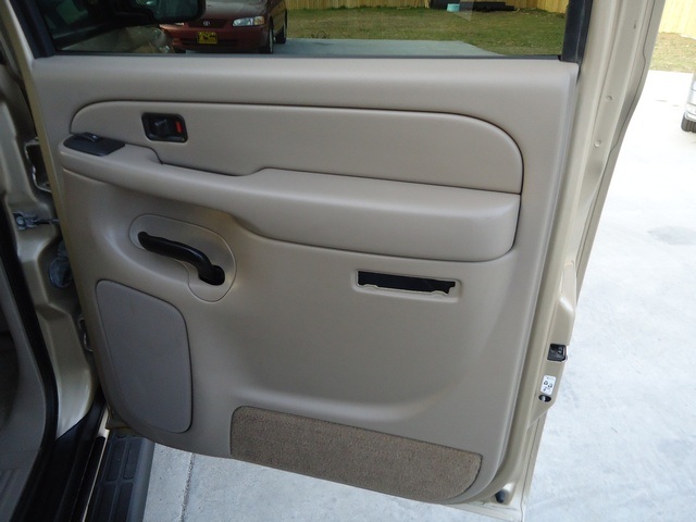 2005 Chevrolet Suburban 1500 LT   - Photo 25 - Cincinnati, OH 45255