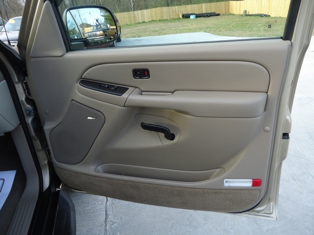 2005 Chevrolet Suburban 1500 LT   - Photo 23 - Cincinnati, OH 45255