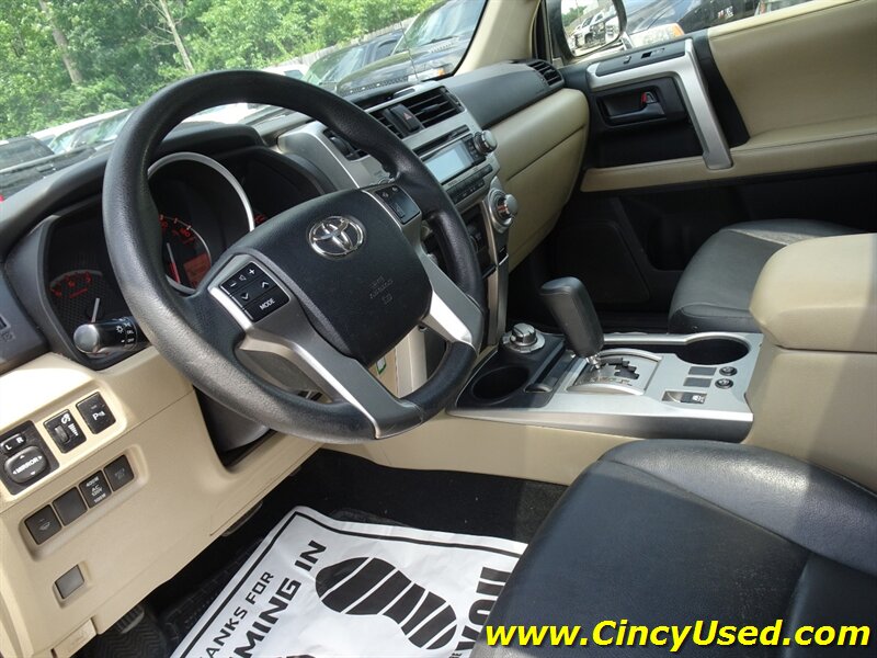 2013 Toyota 4Runner SR5 - Photo 12 - Cincinnati, OH 45255