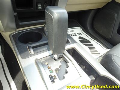 2013 Toyota 4Runner SR5   - Photo 18 - Cincinnati, OH 45255