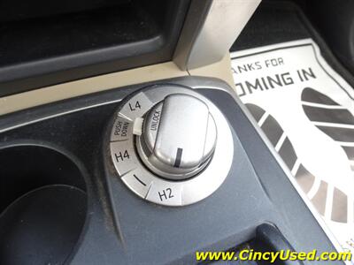 2013 Toyota 4Runner SR5   - Photo 21 - Cincinnati, OH 45255