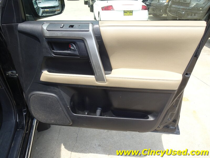 2013 Toyota 4Runner SR5 - Photo 29 - Cincinnati, OH 45255