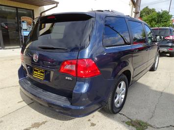 2009 Volkswagen Routan SEL Premium CARB   - Photo 4 - Cincinnati, OH 45255