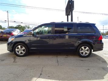 2009 Volkswagen Routan SEL Premium CARB   - Photo 9 - Cincinnati, OH 45255