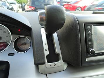 2009 Volkswagen Routan SEL Premium CARB   - Photo 19 - Cincinnati, OH 45255