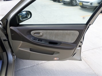 2000 Nissan Maxima GLE   - Photo 22 - Cincinnati, OH 45255