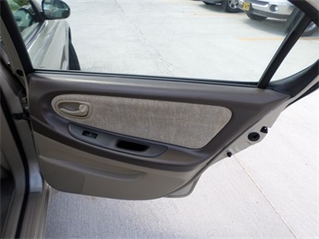 2000 Nissan Maxima GLE   - Photo 24 - Cincinnati, OH 45255