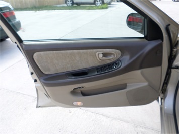 2000 Nissan Maxima GLE   - Photo 21 - Cincinnati, OH 45255