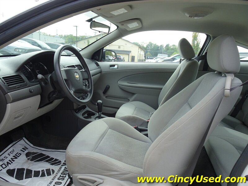 2006 Chevrolet Cobalt LS - Photo 12 - Cincinnati, OH 45255
