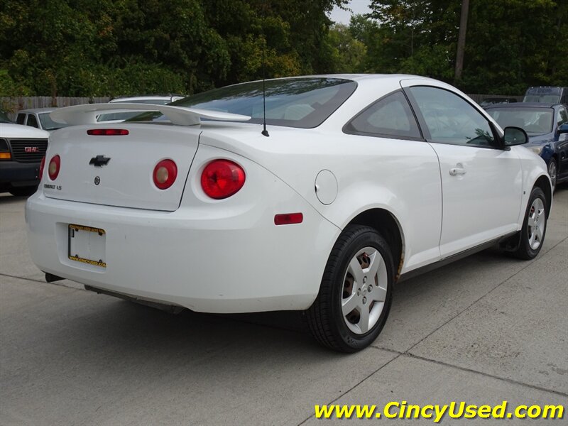 2006 Chevrolet Cobalt LS - Photo 8 - Cincinnati, OH 45255
