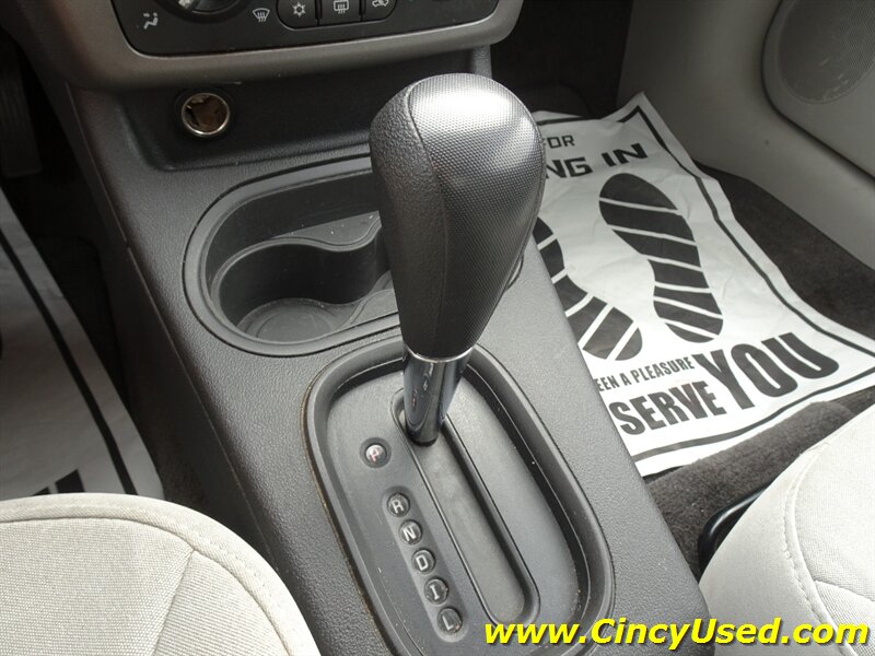 2006 Chevrolet Cobalt LS - Photo 18 - Cincinnati, OH 45255