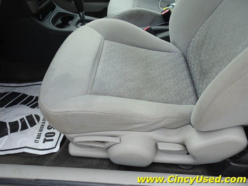 2006 Chevrolet Cobalt LS - Photo 23 - Cincinnati, OH 45255