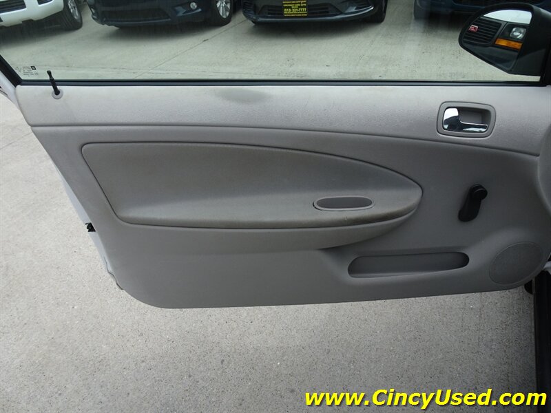 2006 Chevrolet Cobalt LS - Photo 25 - Cincinnati, OH 45255
