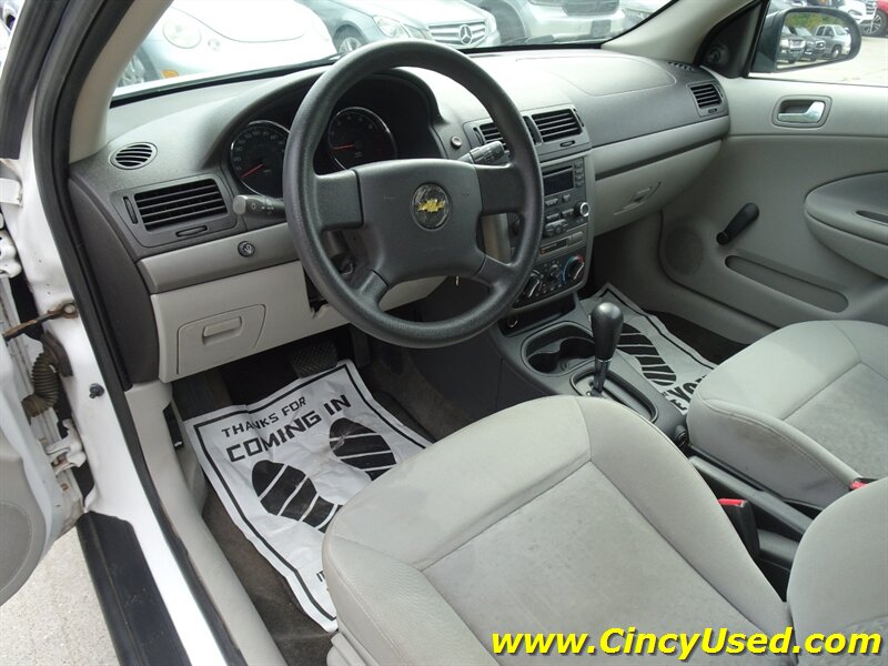 2006 Chevrolet Cobalt LS - Photo 11 - Cincinnati, OH 45255