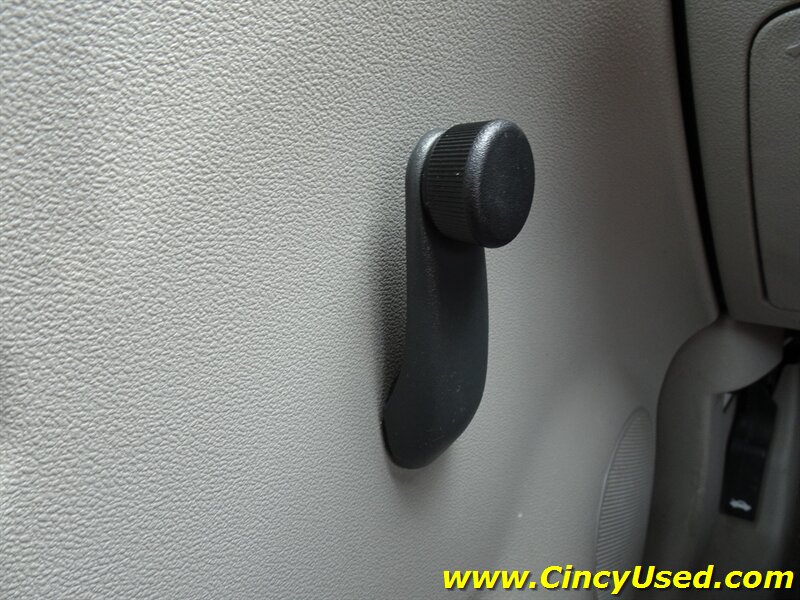 2006 Chevrolet Cobalt LS - Photo 21 - Cincinnati, OH 45255
