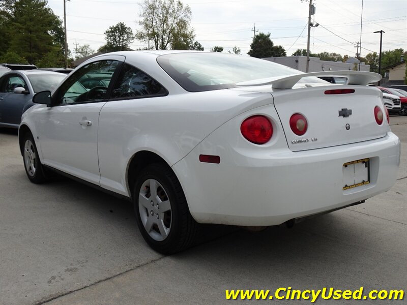 2006 Chevrolet Cobalt LS - Photo 10 - Cincinnati, OH 45255