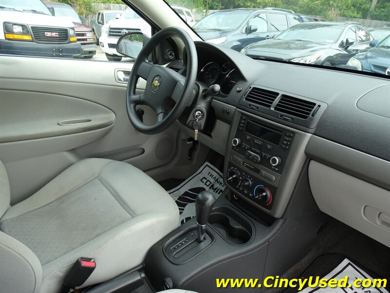 2006 Chevrolet Cobalt LS - Photo 15 - Cincinnati, OH 45255