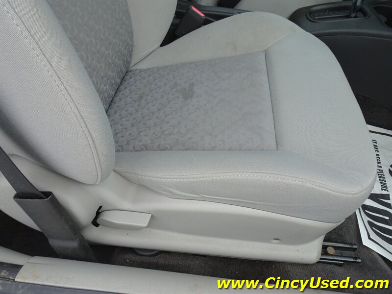 2006 Chevrolet Cobalt LS - Photo 24 - Cincinnati, OH 45255